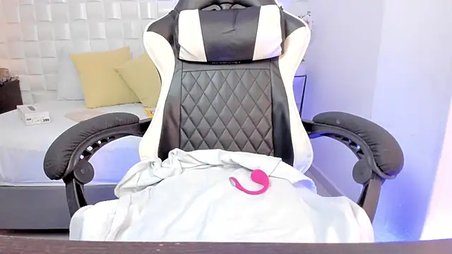 anny_rouse24's Live XXX Chat