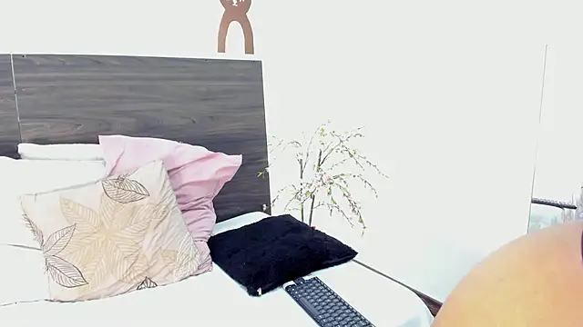 Brianna_Maya Chat XXX in diretta