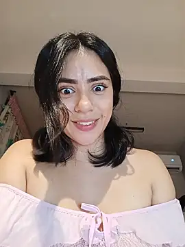 Sara-215's Live XXX Chat