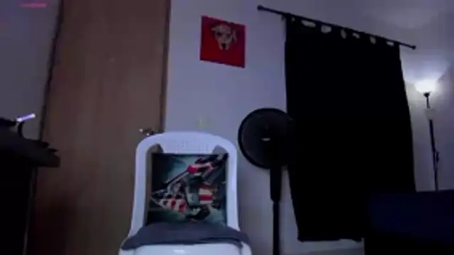 Živý XXX chat Cloudy_pigDude