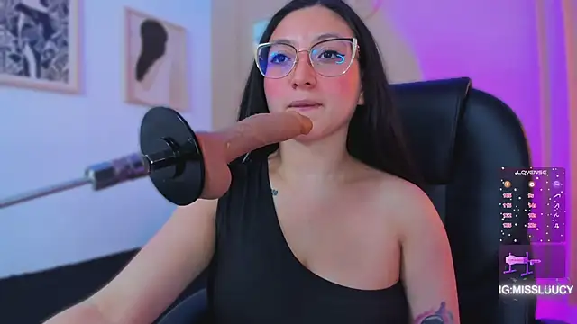 Chat +18 de lucy_neil ao vivo