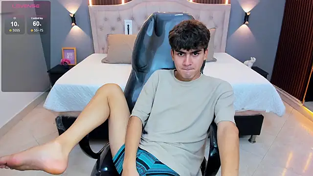 Tommy18__ Chat XXX in diretta