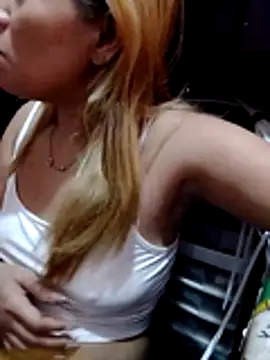 CockBiter83 live XXX chat