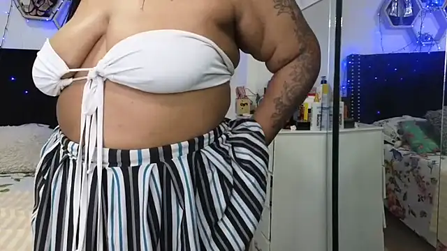 Chat +18 de charlotte_077 ao vivo