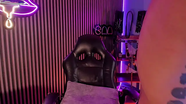 Maximoking26 élő XXX-chatje