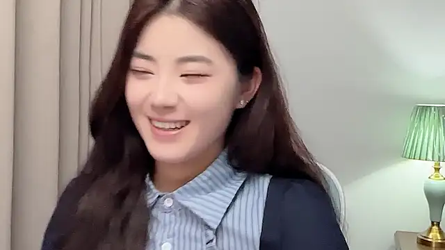 Nicole20266 Show in webcam