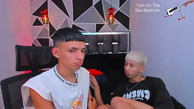 Juan_Nd_Steven: διαδικτυακό σόου στην κάμερα