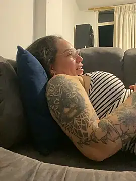 HealingHoney's Live XXX Chat