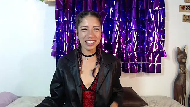 astrid_miller_1 Adlı Modelin Canlı XXX Sohbeti