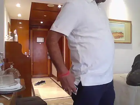 XXX chat uživo modela rarindam17