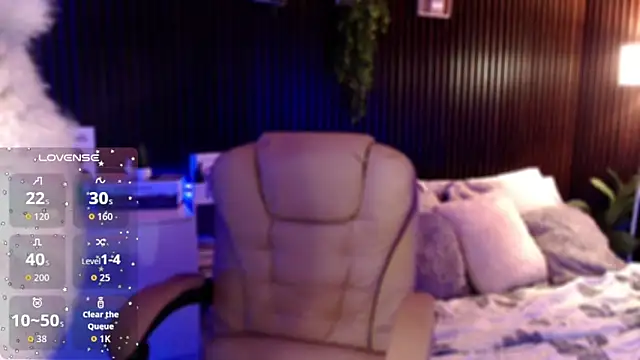 Ultimate_Charm Show in webcam