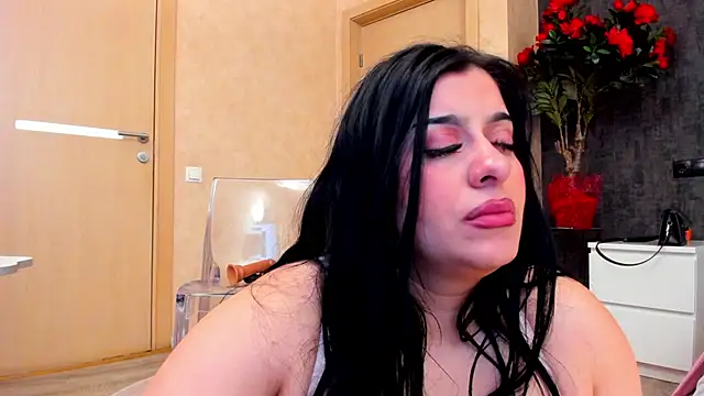 Chatroom XXX en direct de NayaNoirX