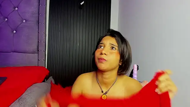 Emily_bruss Adlı Modelin Canlı XXX Sohbeti