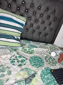 cotton_07: διαδικτυακό σόου στην κάμερα