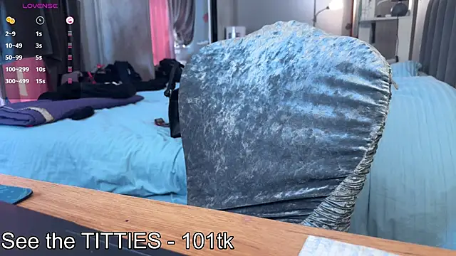 emily_is_here_'s Live XXX Chat