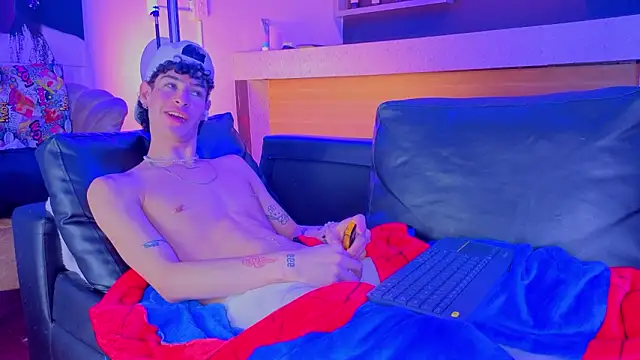 nova_salvatore's Live XXX Chat