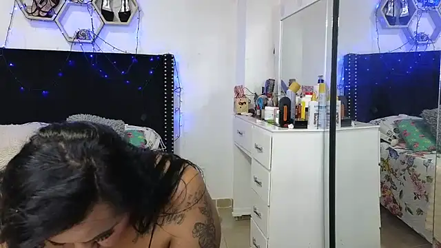 charlotte_077 Adlı Modelin Canlı XXX Sohbeti