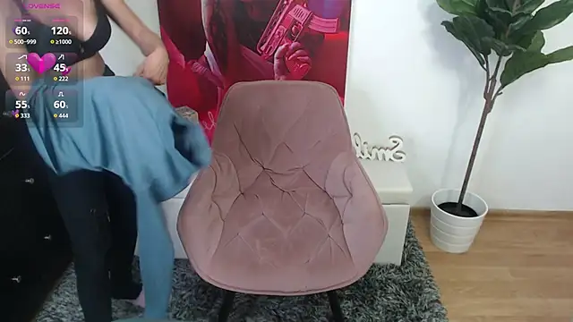 LadyLiia 即時 XXX 聊天