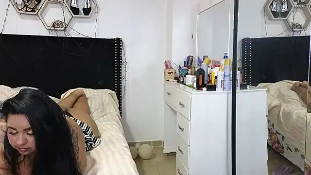 charlotte_077: онлайн-секс-чат