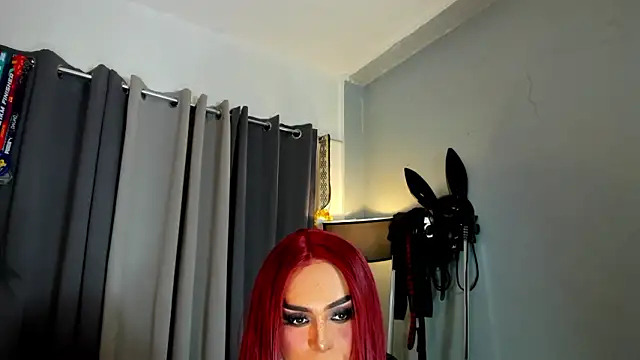 DominaAurumXXX: διαδικτυακό σόου στην κάμερα