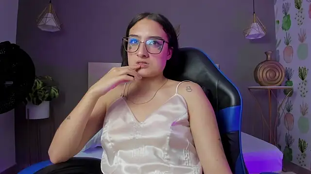 emma_hiltonn_ – Live XXX-chat