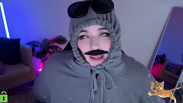 Mia_R0ss élő XXX-chatje