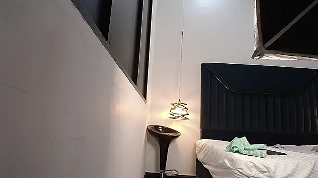 Dahlia_Rosse Adlı Modelin Canlı XXX Sohbeti