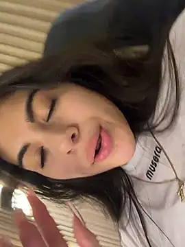 Sarasanders_4 élő XXX-chatje