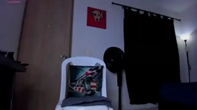 Cloudy_pigDude Chat XXX in diretta