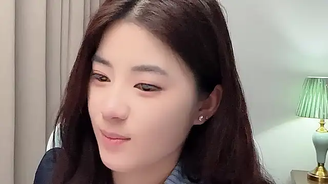 Nicole20266 Show in webcam