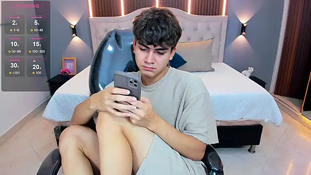 Tommy18__ Adlı Modelin Canlı XXX Sohbeti