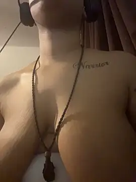 nickytheehawtie Chat XXX in diretta