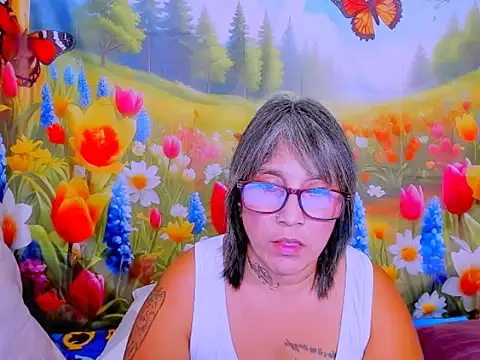 indianroxy's Live XXX Chat