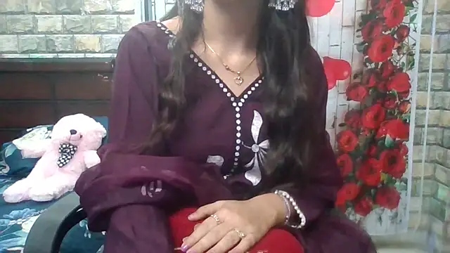 Sexy_iknoor: διαδικτυακό σόου στην κάμερα