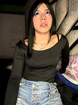 Show modela Laura-Khalifa na web-kameri