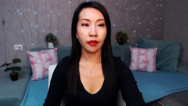 LiaPakのライブXXXチャット