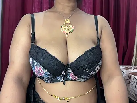 Ritika_janu élő XXX-chatje