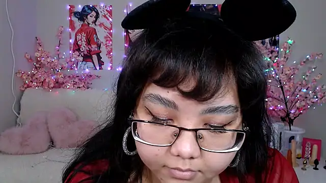 Pokazy przed kamerką – Moertomlly