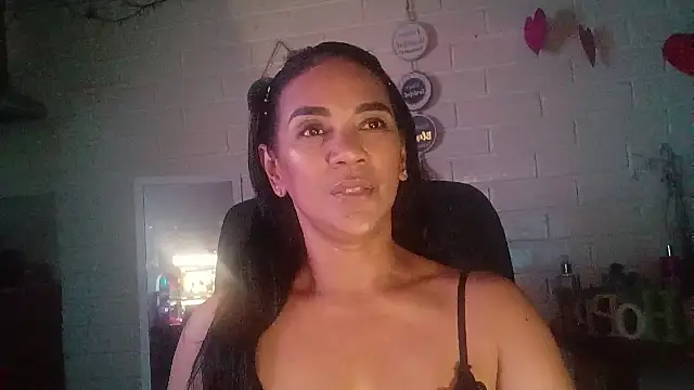 MiiaVelasquez 现场XXX聊天