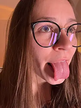 Pokazy przed kamerką – Eva_kinkystudent
