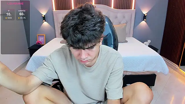 Tommy18__: онлайн-секс-чат