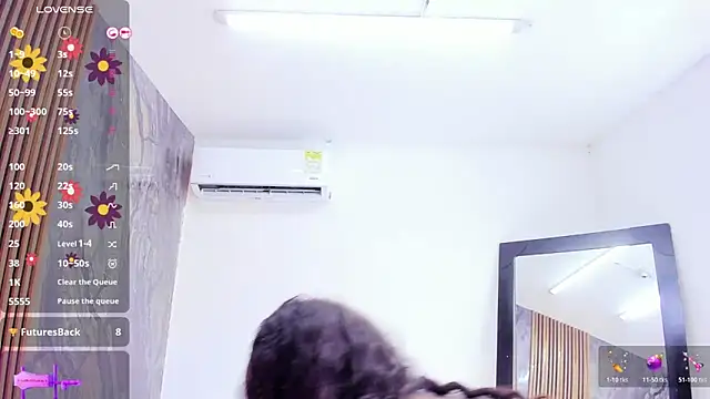 LauraSaenz01's Live XXX Chat