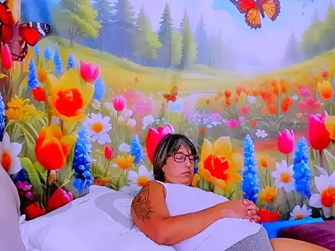 indianroxy's Live XXX Chat