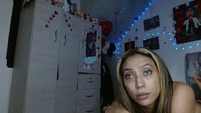 salome_drasin: διαδικτυακό σόου στην κάμερα