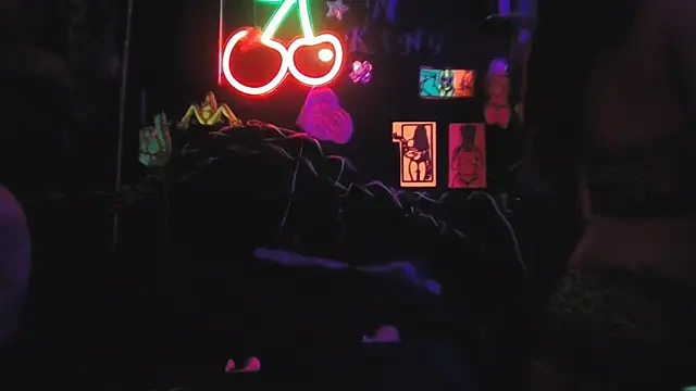 DaddyAndSplashQueen's Live XXX Chat