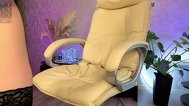 NikkiiStill's Live XXX Chat