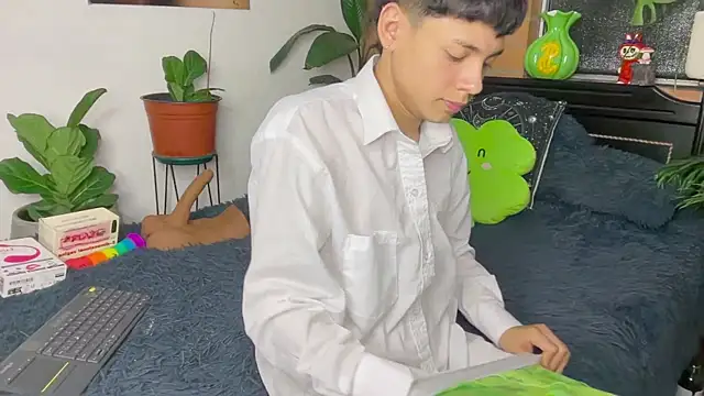 Chat XXX ao vivo de Andy_Belier23