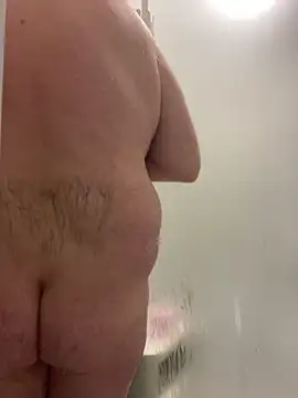 ANONIMO7735: διαδικτυακό σόου στην κάμερα