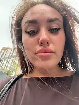 XXX chat uživo modela KiraSunshine