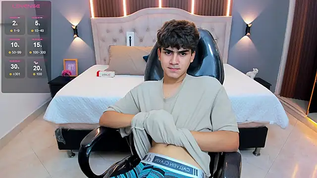 Tommy18__ Chat XXX in diretta